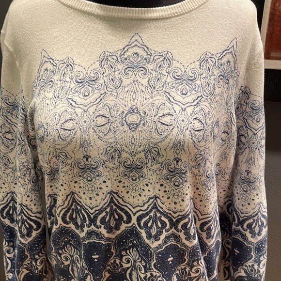 Land’s End white/navy print 100% supima cotton crew neck lightweight sweater. - Picture 2 of 5